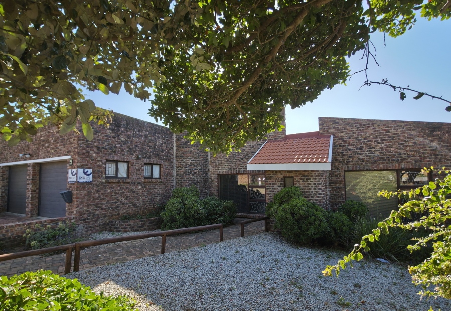 4 Bedroom Property for Sale in Noorsekloof Eastern Cape